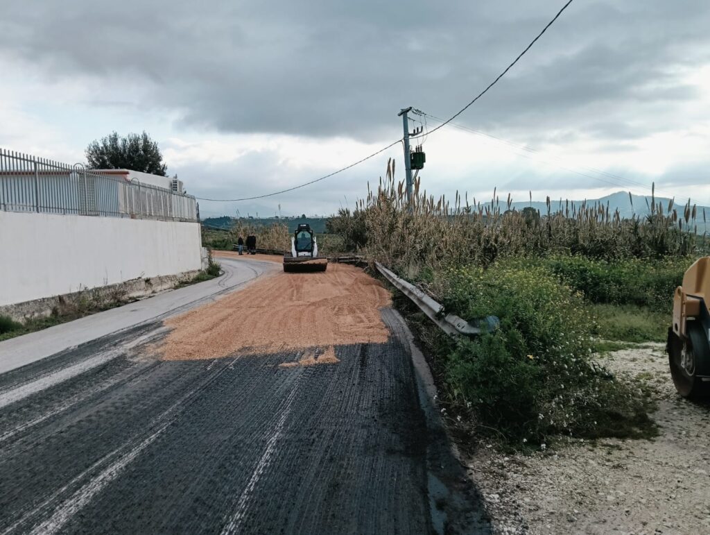 Viabilità rurale, si asfaltano le strade di contrada Raganella