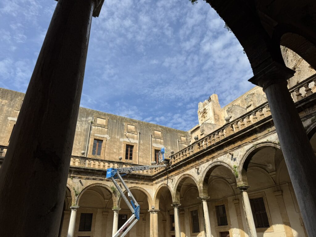 Intervento di manutenzione per il decoro e la sicurezza dell’antico palazzo comunale