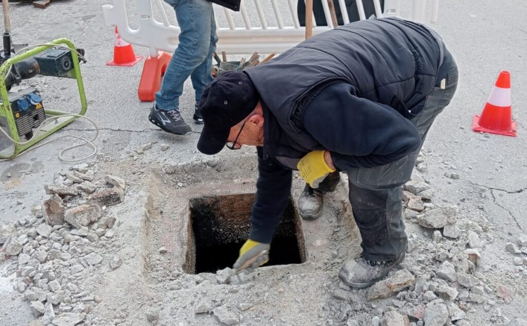 Eliminazione stati di pericolo su strade, istallazione di nuovi pozzetti e eliminazione di buche e transenne